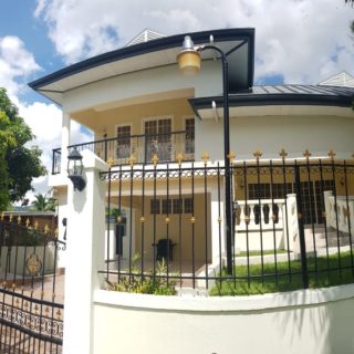 Executive styled 5 bedroom house Alyce Glenn FOR SALE