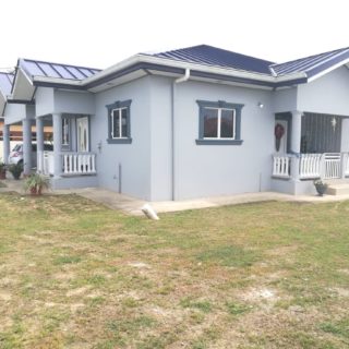 Lovely single storey  3 bedrooms, 2 baths home in gated Central residential community.